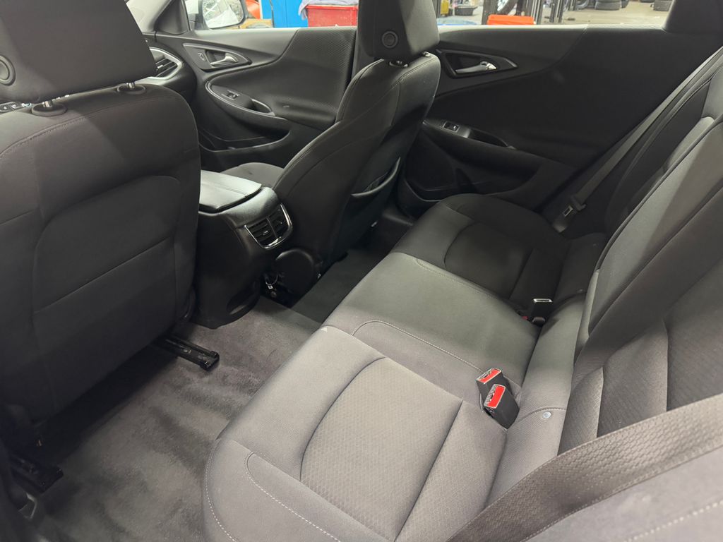 2024 Chevrolet Malibu 1LT photo 14