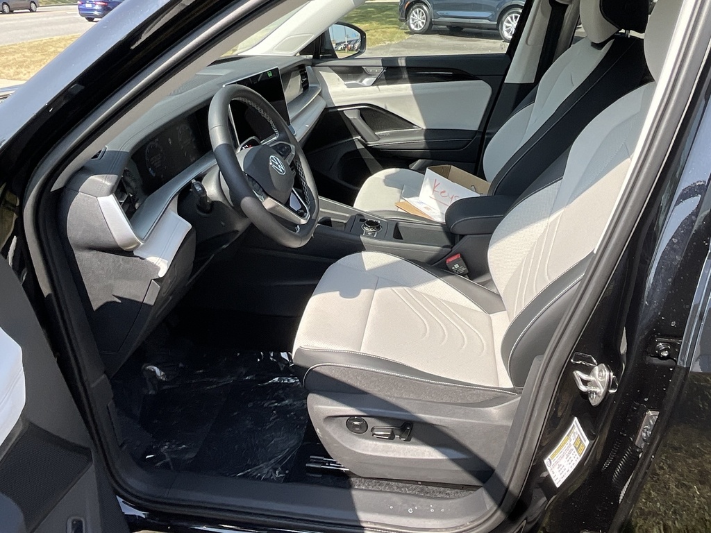 2025 Volkswagen Tiguan SE photo 3