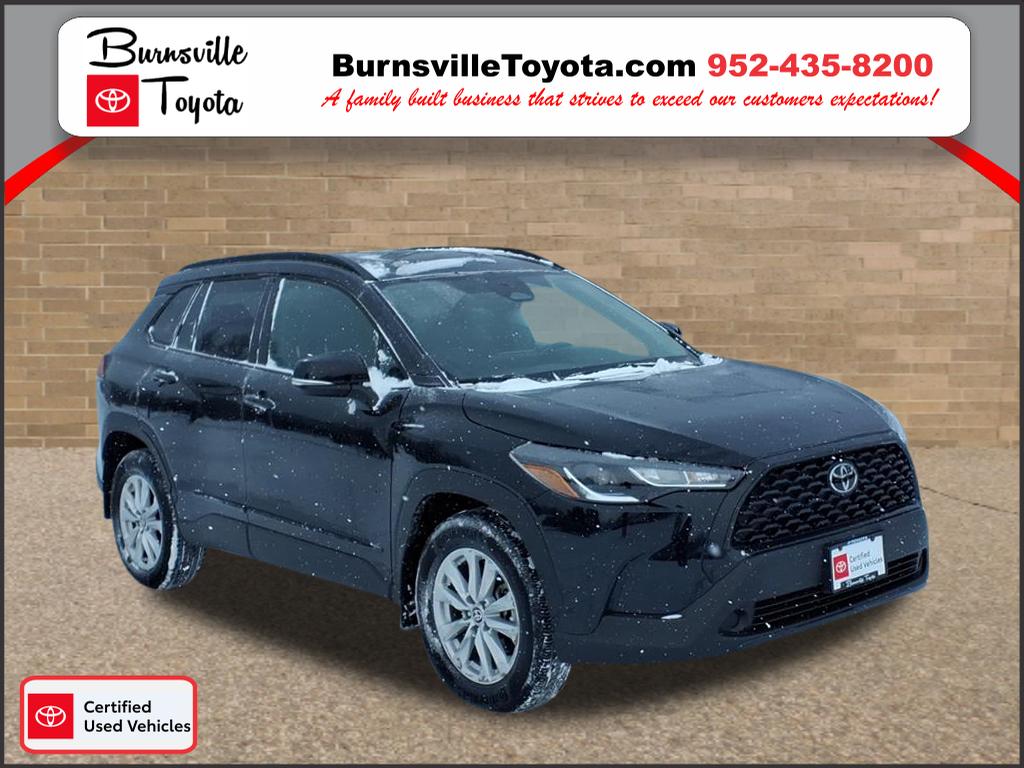 2023 Toyota Corolla Cross LE's photo