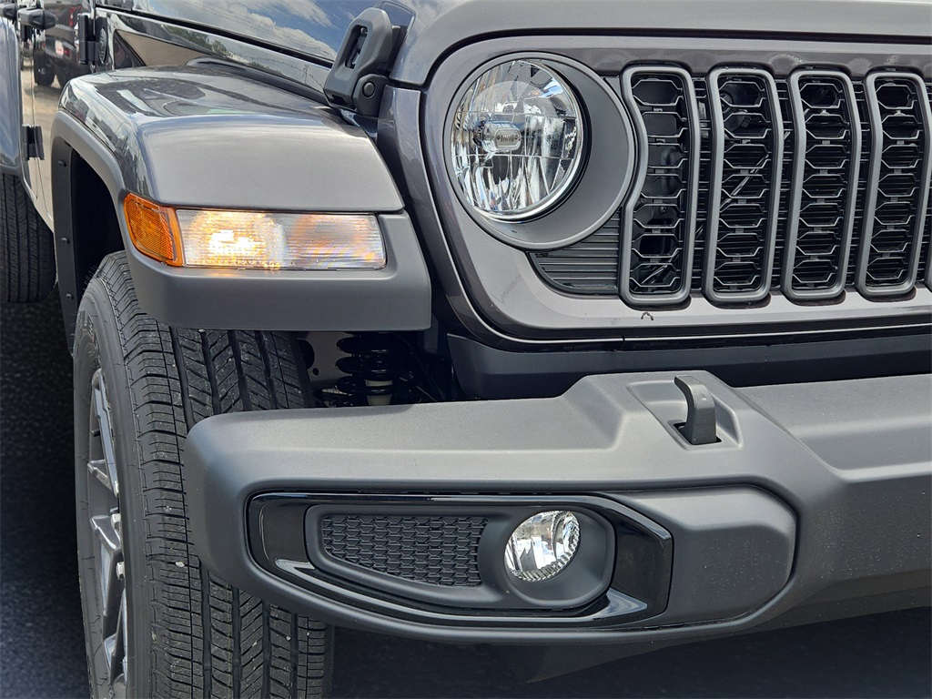2025 Jeep Gladiator Sport S photo 3