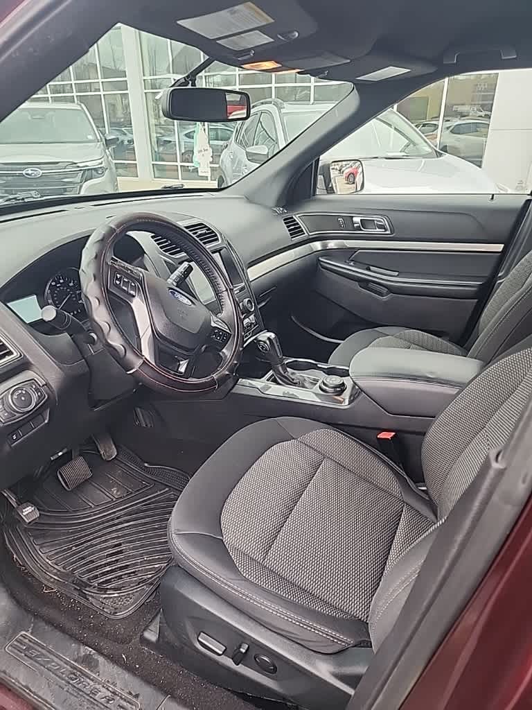 2019 Ford Explorer XLT photo 2