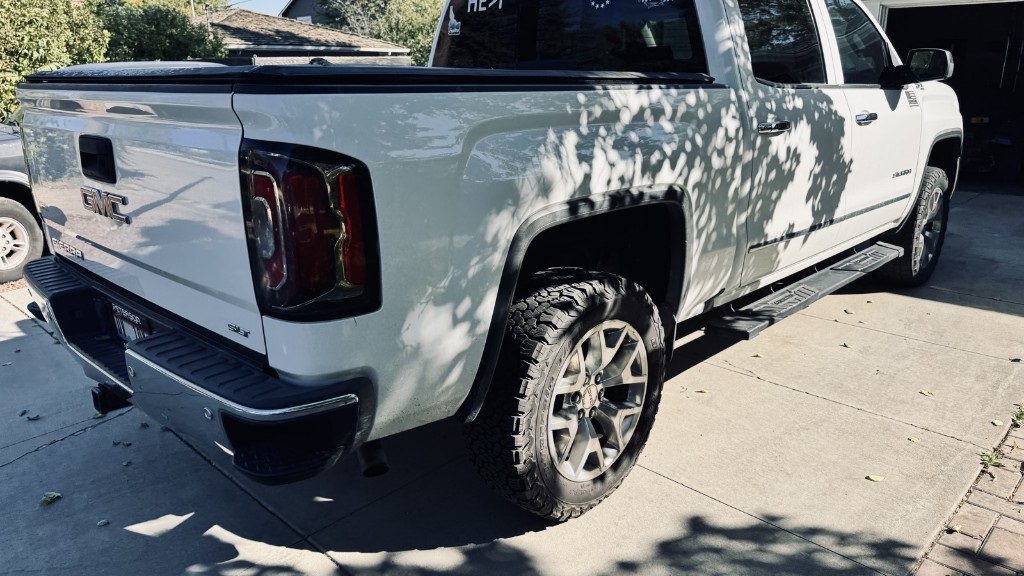 2018 Gmc Sierra 1500 SLT photo 2