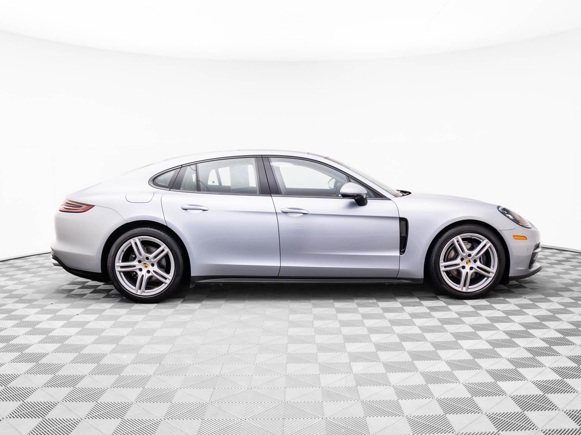 2020 Porsche Panamera 4 photo 7