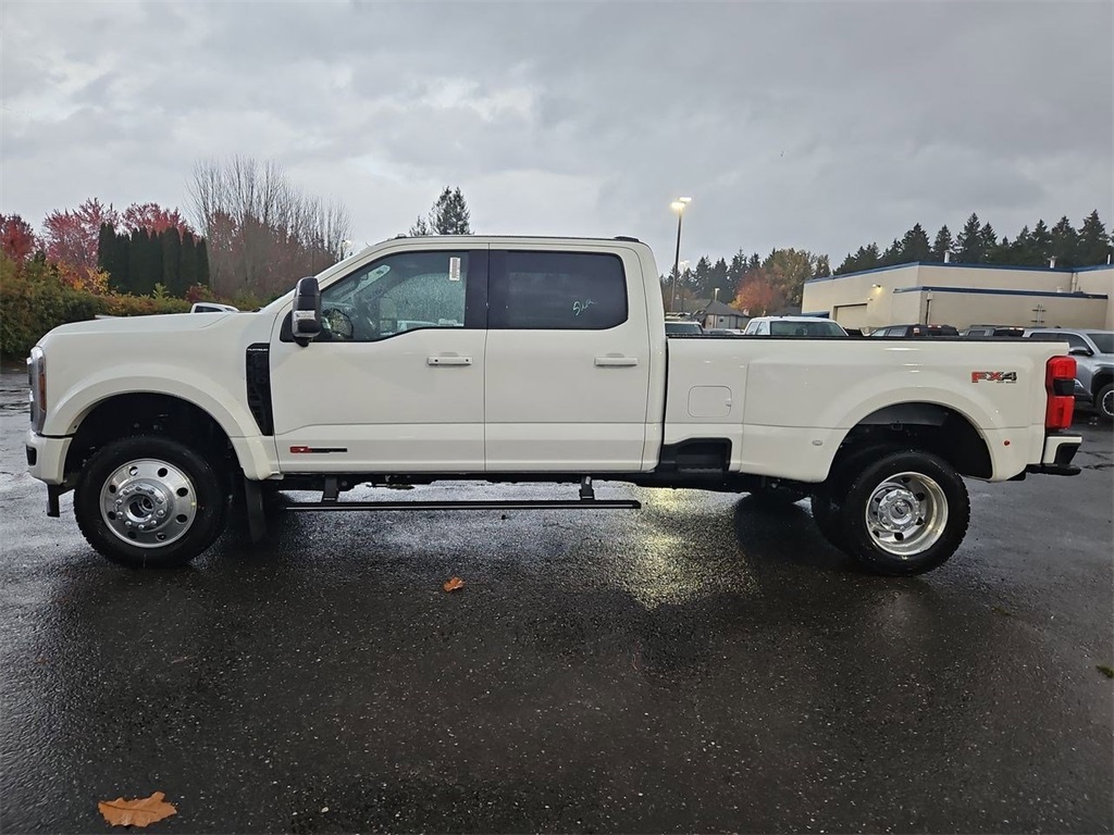 2026 Ford F-450 photo 3