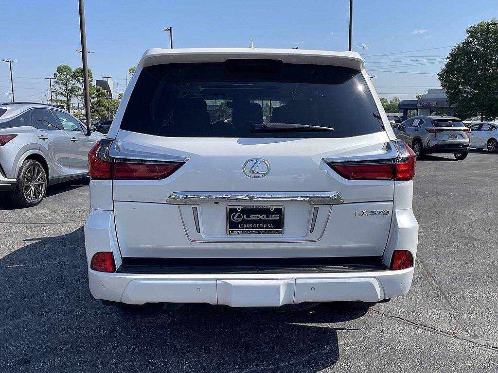 2019 Lexus LX 570 photo 4