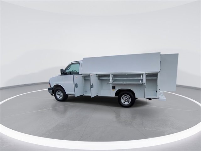2025 Gmc Savana Cutaway 3500 photo 3