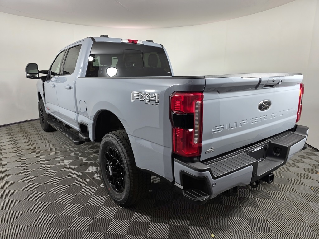 2025 Ford F-350 Lariat photo 3