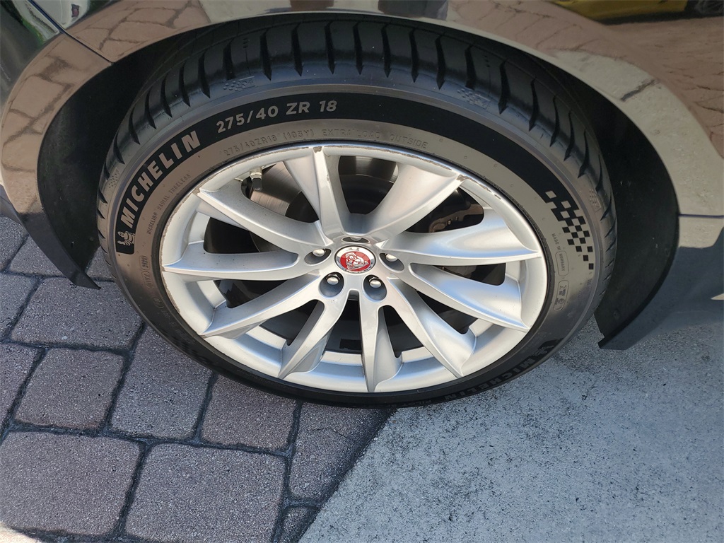 2018 Jaguar F-TYPE Base photo 7