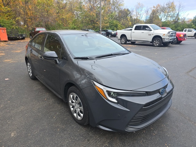 Used 2024 Toyota Corolla LE with VIN JTDBCMFE0R3032789 for sale in Northfield, Minnesota