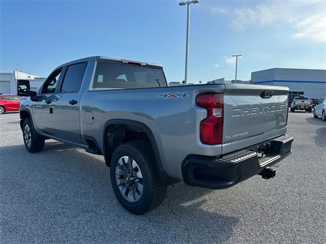 2025 Chevrolet Silverado 2500HD Custom photo 3