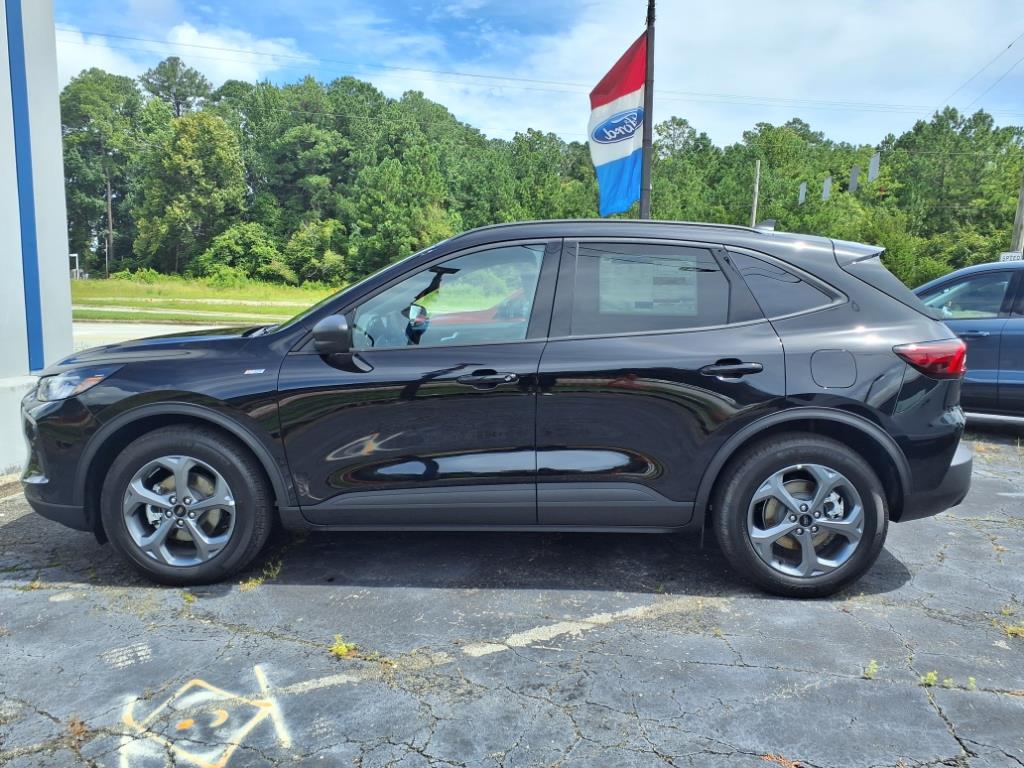 2025 Ford Escape ST-Line photo 2