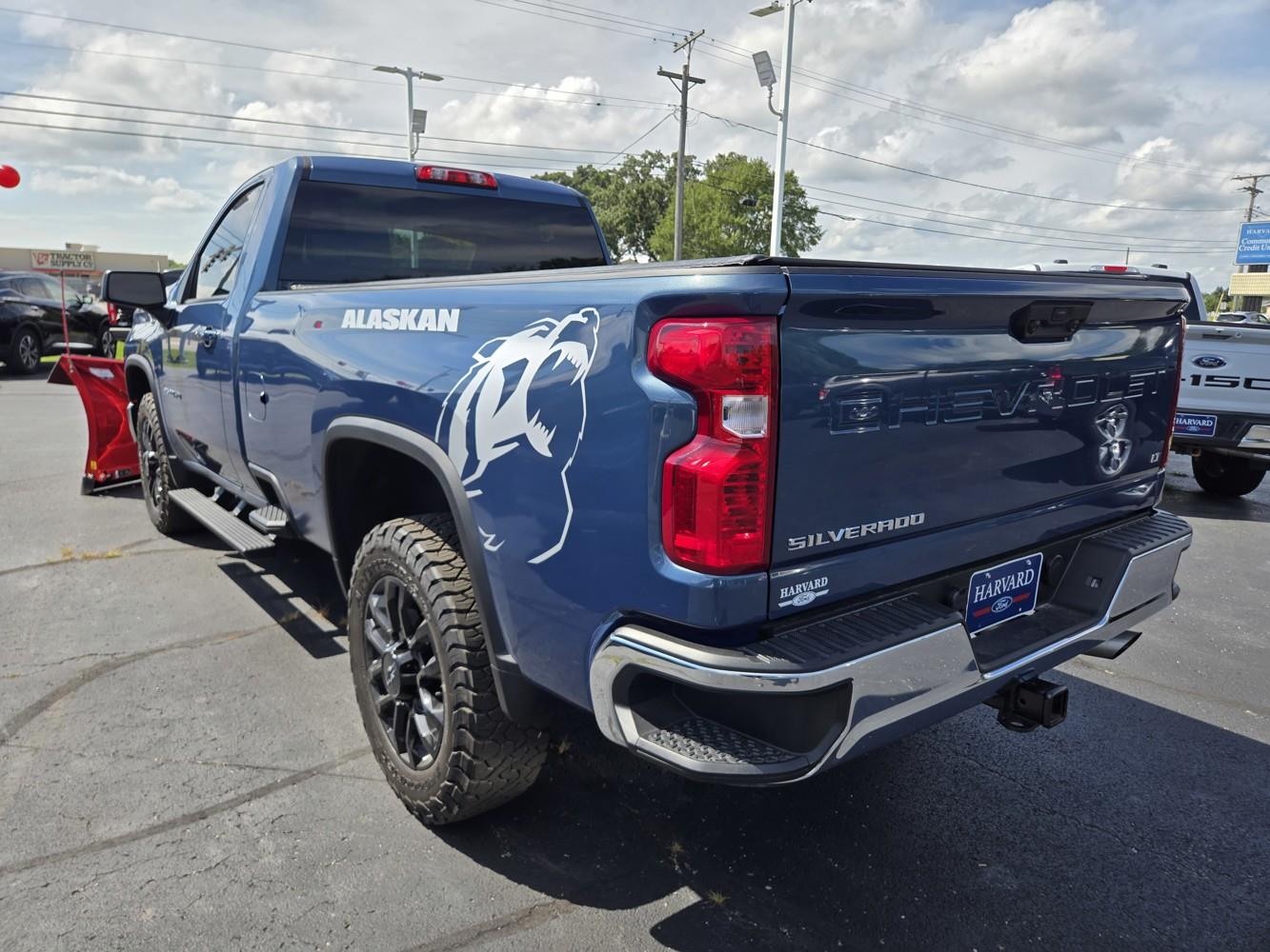 2025 Chevrolet Silverado 2500HD LT photo 2