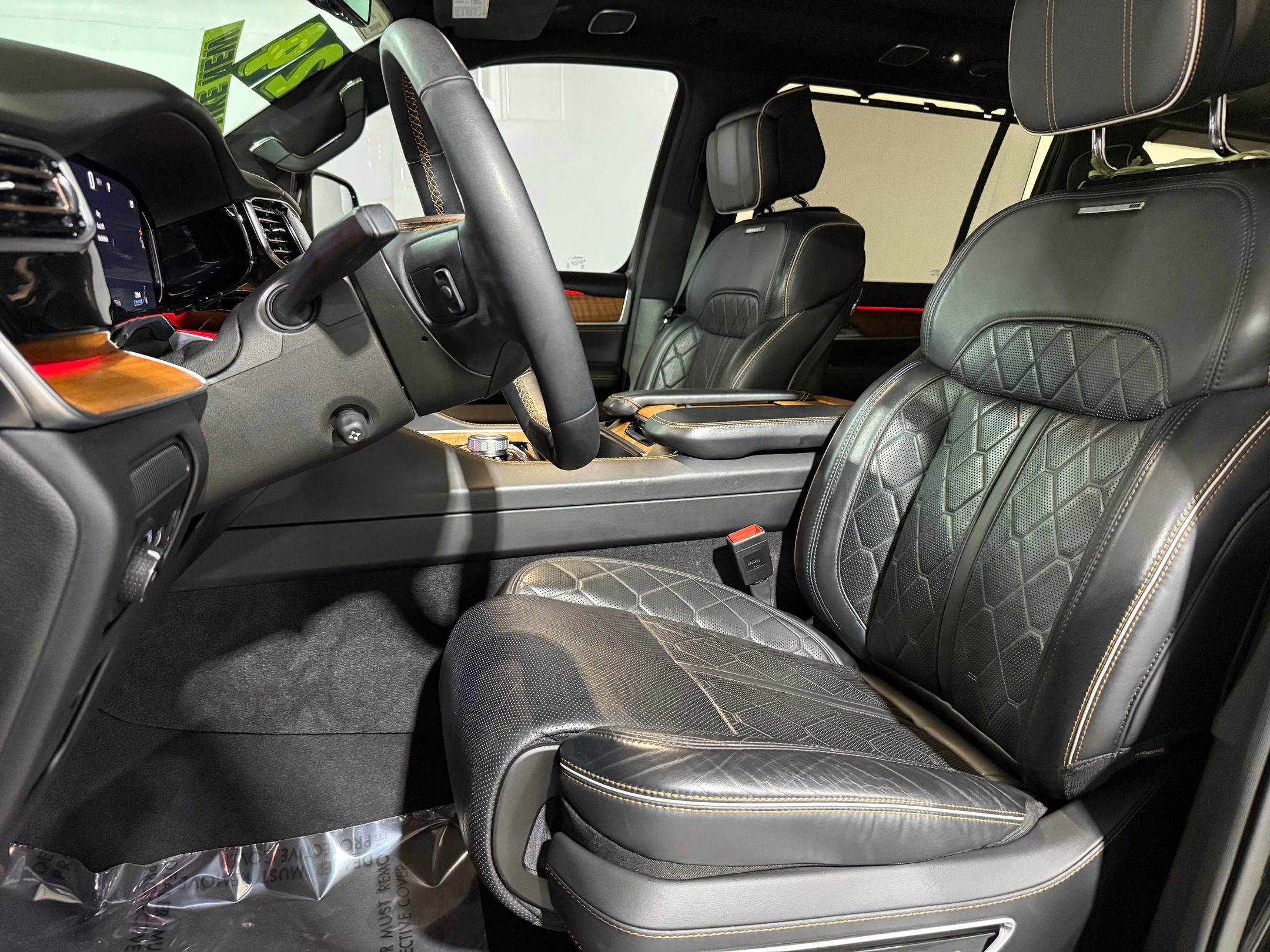 2024 Jeep Grand Wagoneer III photo 2