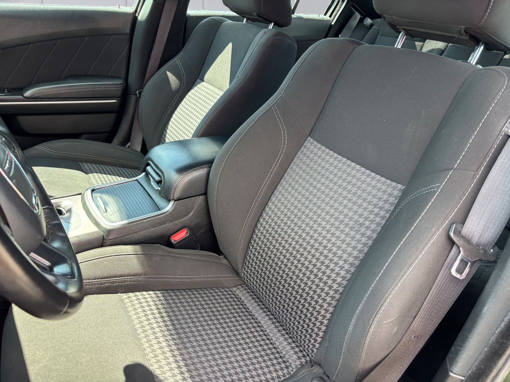 2023 Dodge Charger SXT photo 8