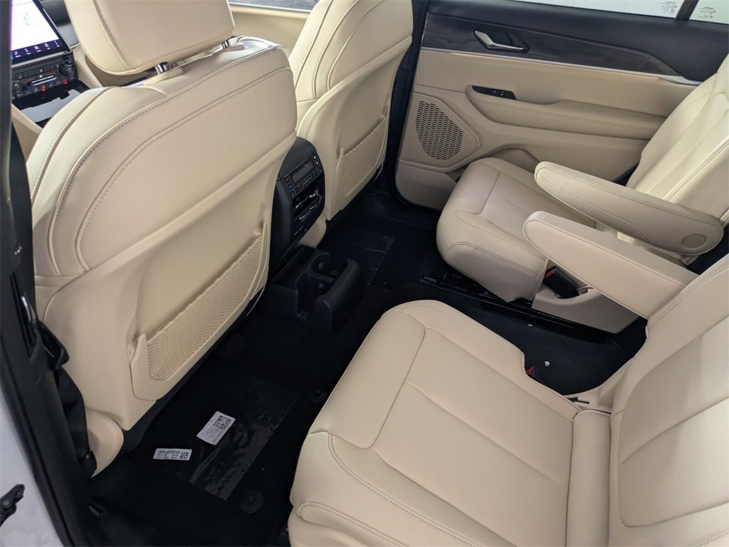 2025 Jeep Grand Cherokee Limited photo 12