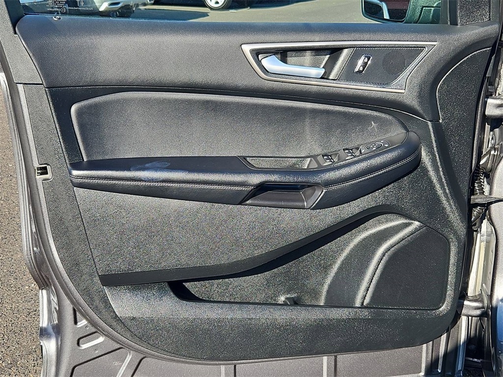 2023 Ford Edge SEL photo 9