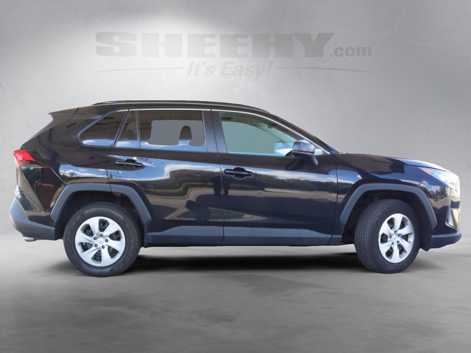 2021 Toyota RAV4 LE photo 5