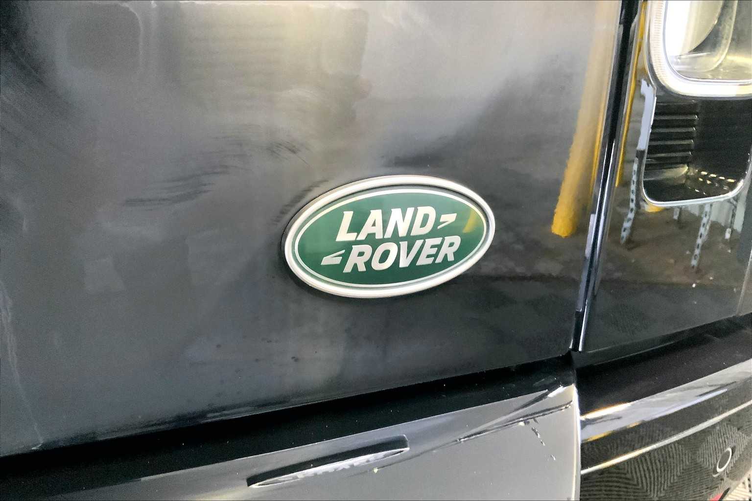 2023 Land Rover Defender V8 photo 35