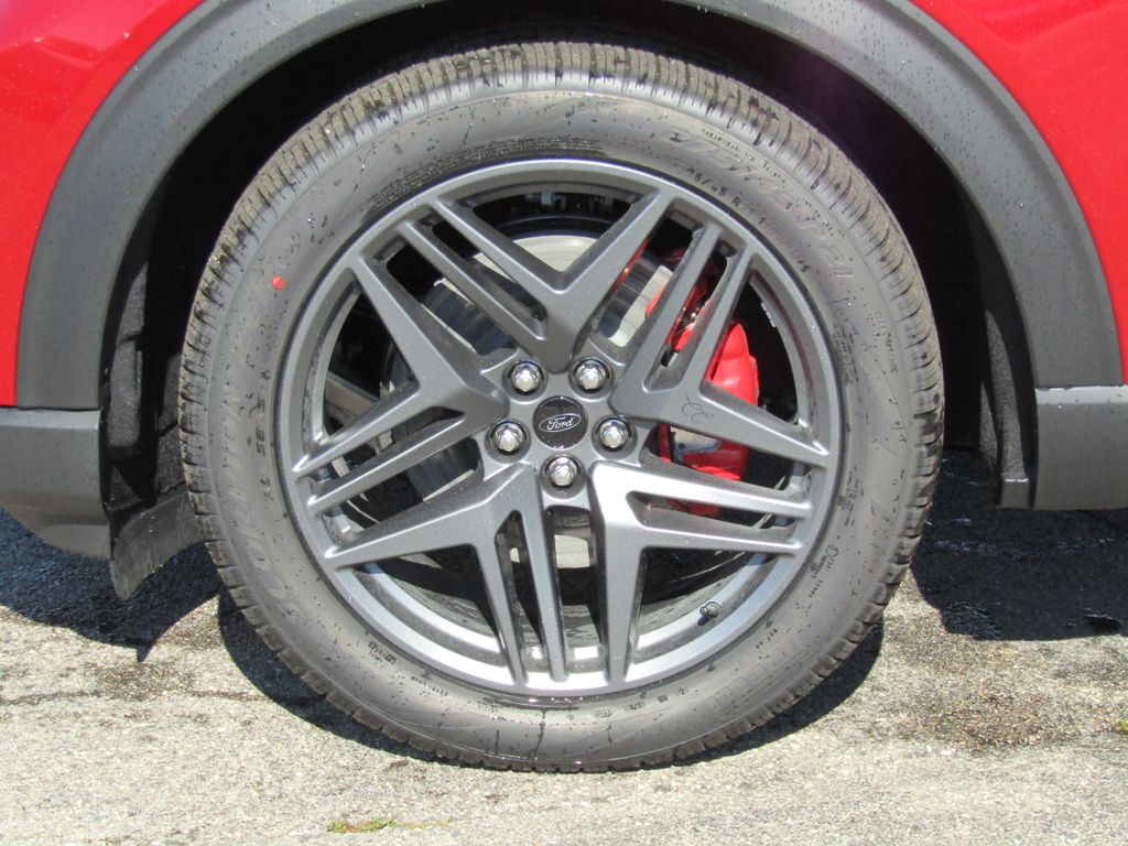 2025 Ford Explorer ST photo 4