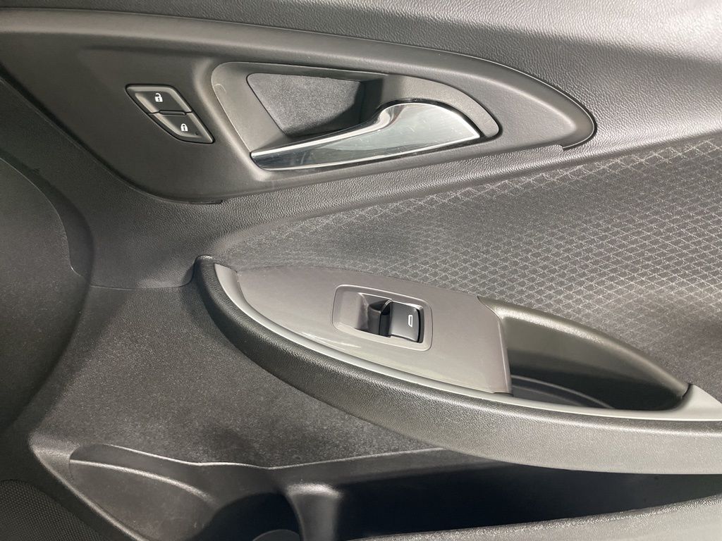 2023 Chevrolet Malibu LS photo 13