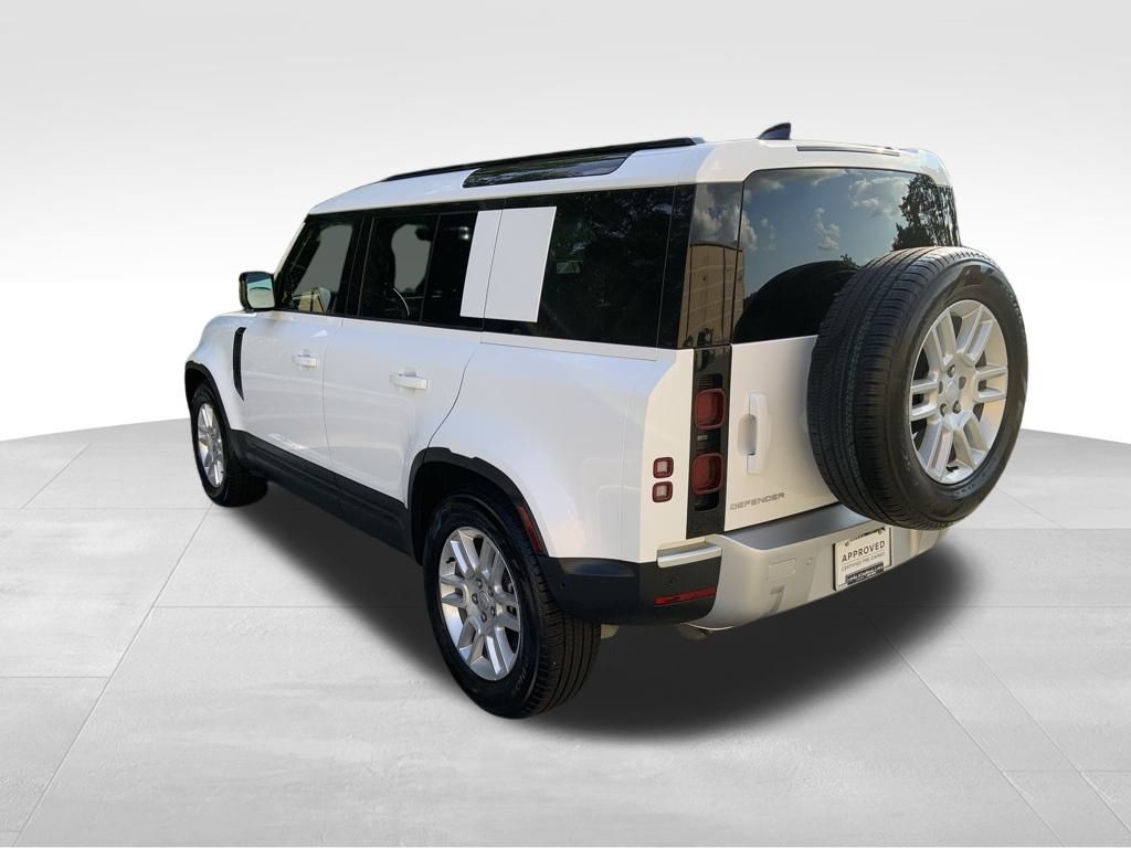 2025 Land Rover Defender 110 S photo 6