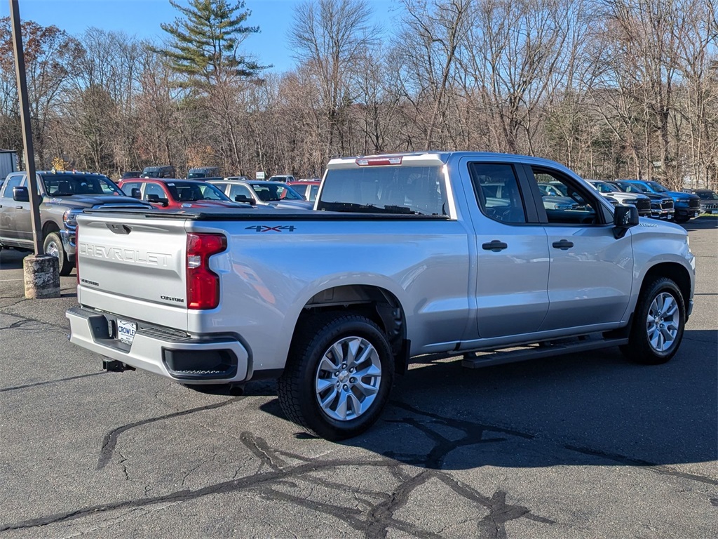 2020 Chevrolet Silverado 1500 Custom photo 3