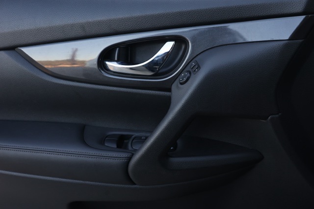 2019 Nissan Rogue SV photo 19