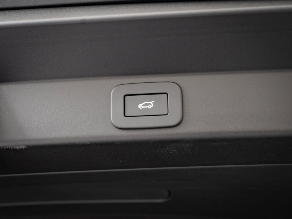 2025 Land Rover Range Rover Sport SE photo 14