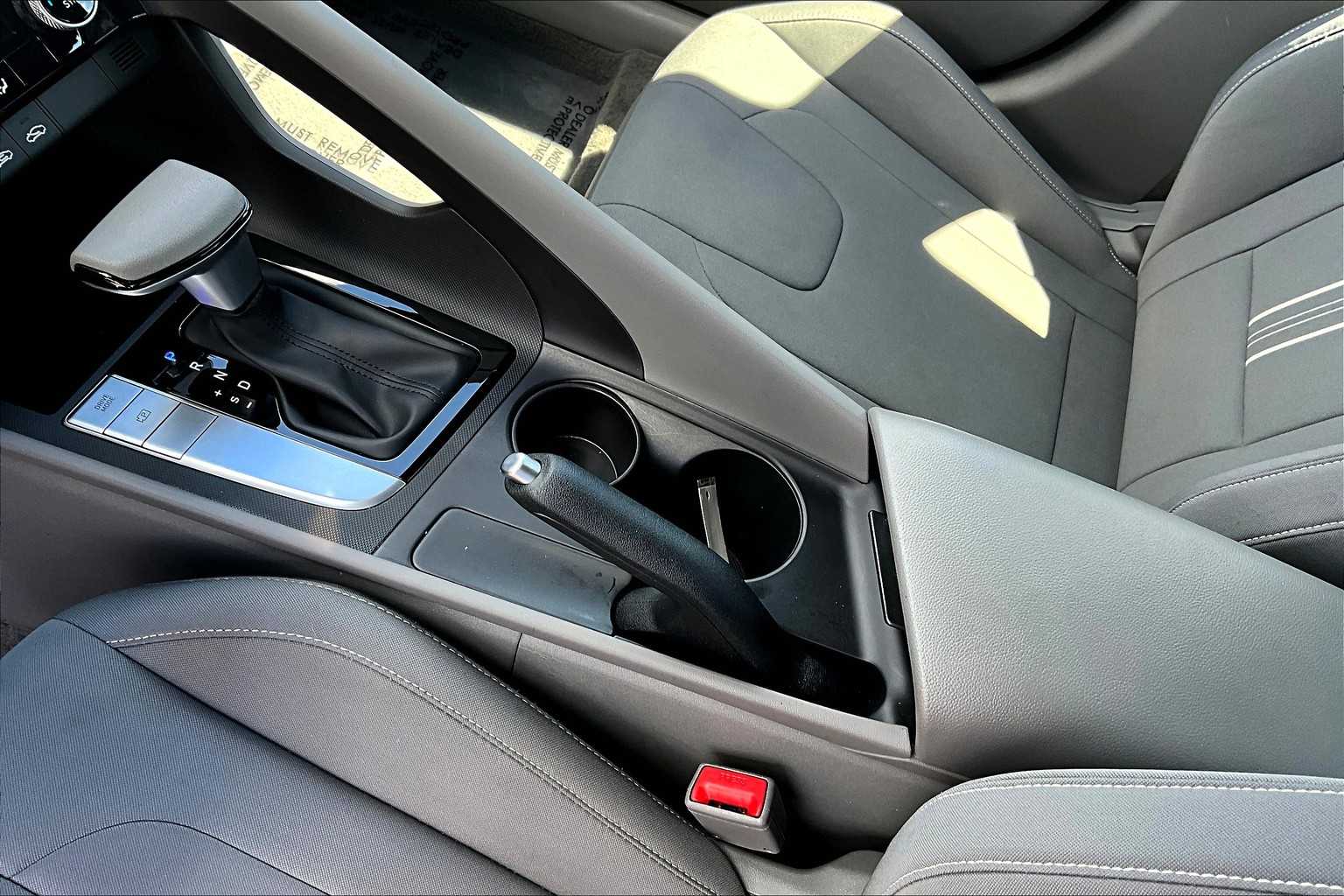 2024 Hyundai Elantra SEL photo 15
