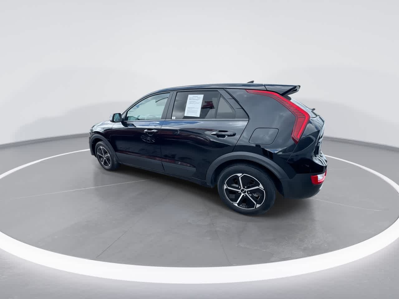 2024 Kia Niro LX photo 6