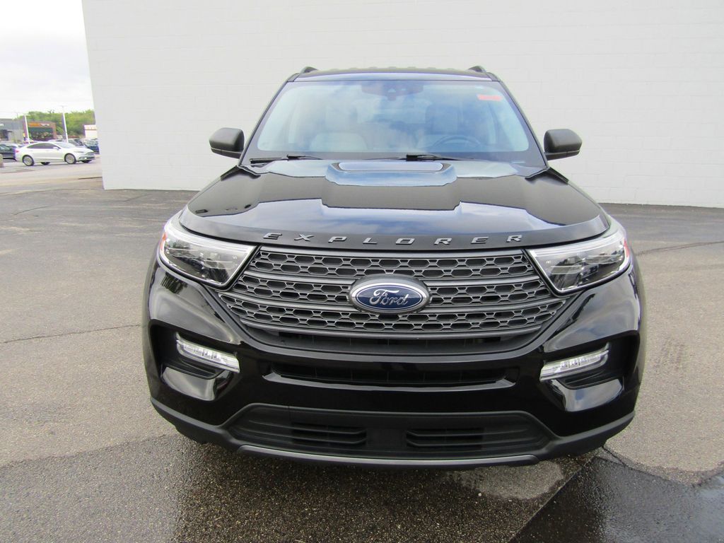 2021 Ford Explorer XLT photo 3