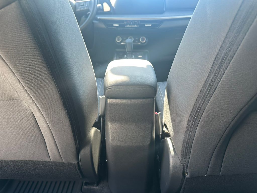 2025 Nissan Kicks SV photo 20