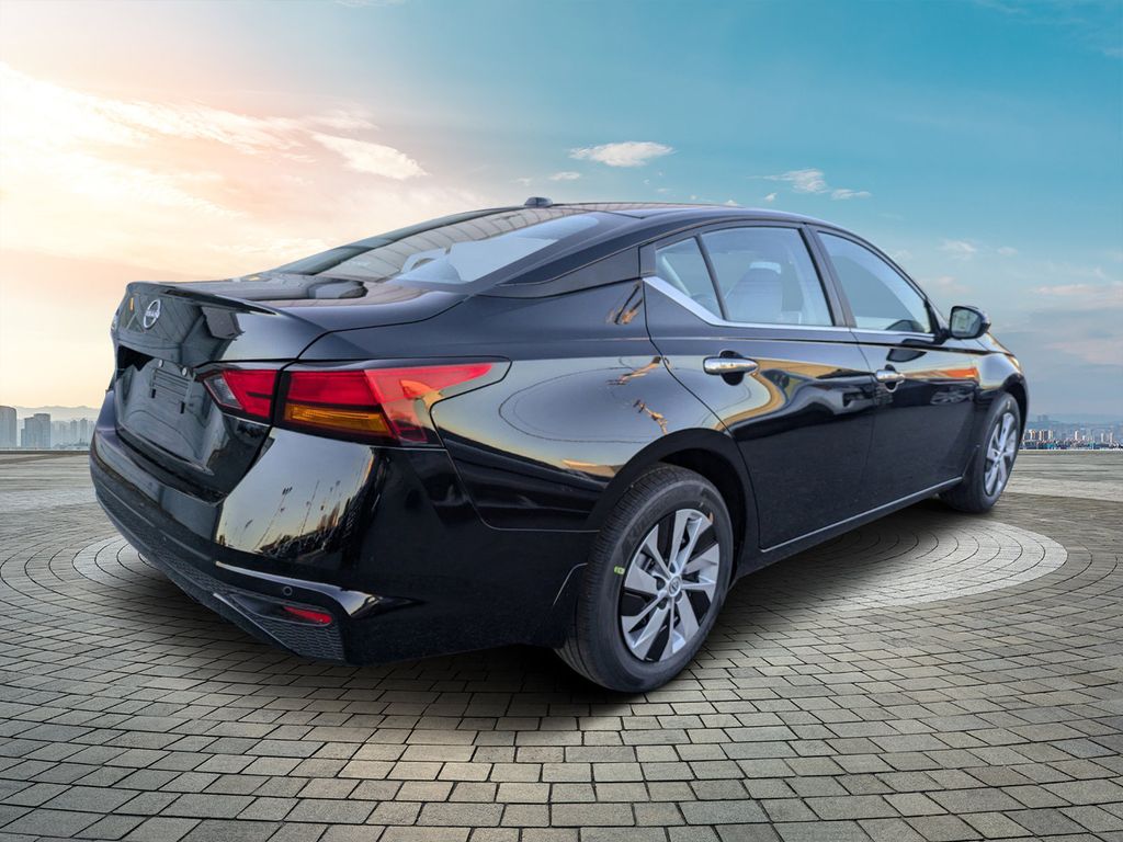 2025 Nissan Altima S photo 3