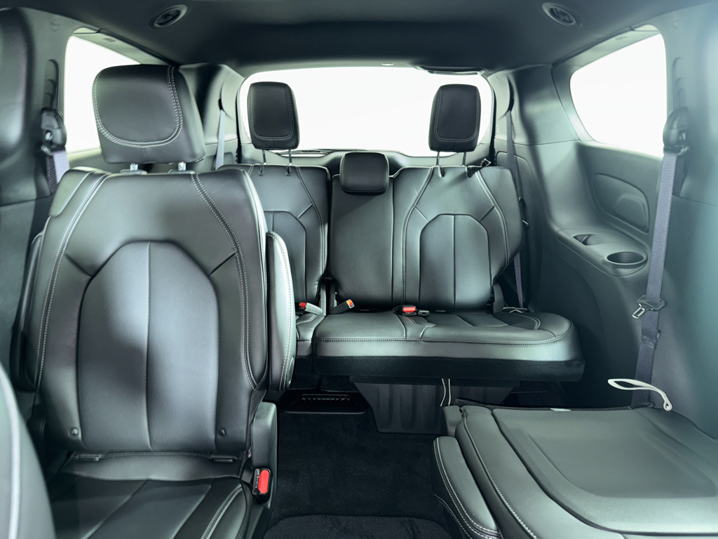2026 Chrysler Pacifica photo 6