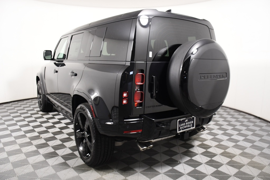 2025 Land Rover Defender 110 X-Dynamic SE photo 4
