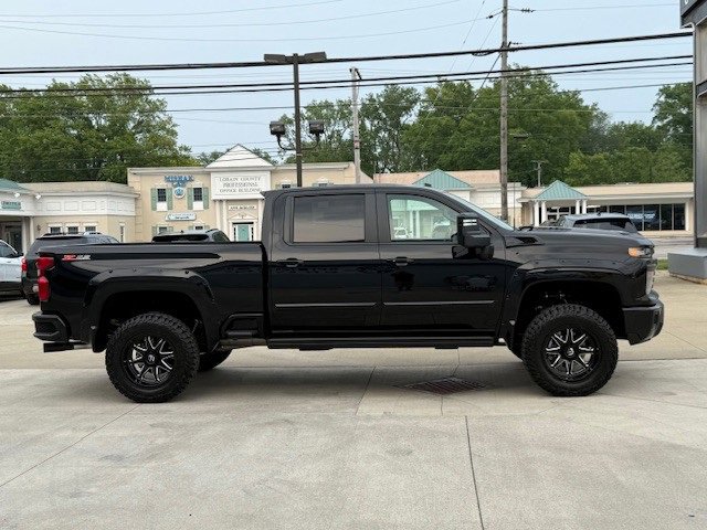 2025 Chevrolet Silverado 2500HD LT photo 3