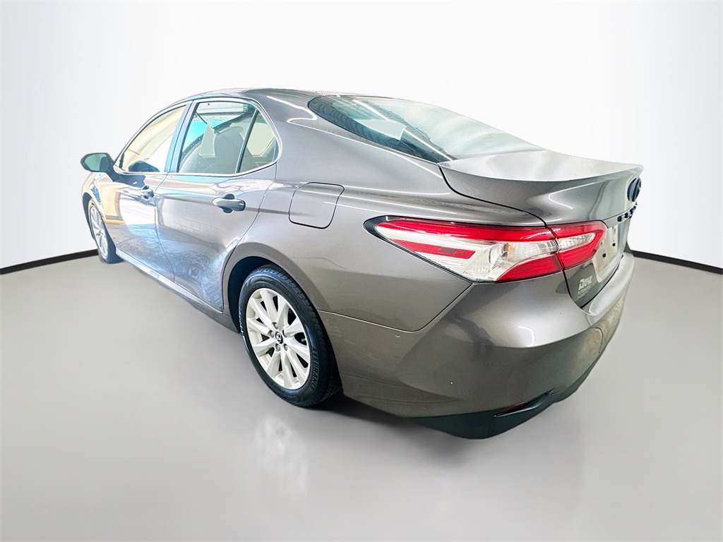 2018 Toyota Camry LE photo 4