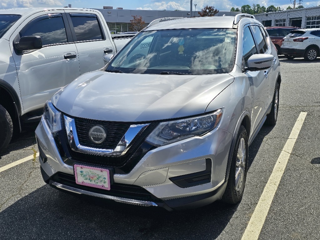 2018 Nissan Rogue SV photo 2