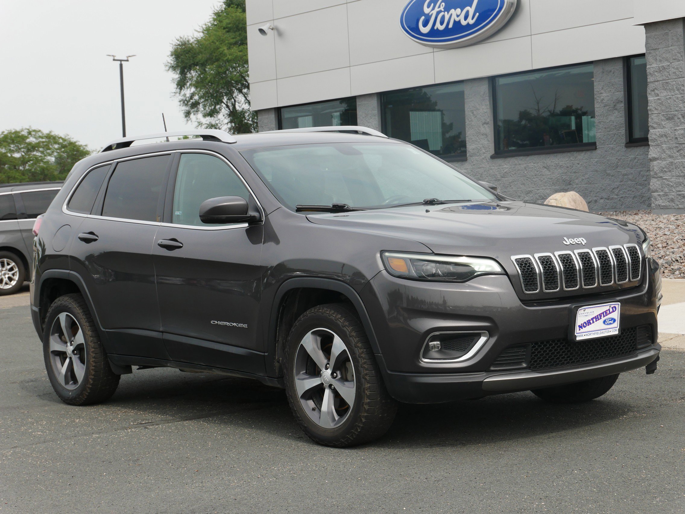 Used 2019 Jeep Cherokee Limited with VIN 1C4PJMDN8KD453223 for sale in Northfield, Minnesota