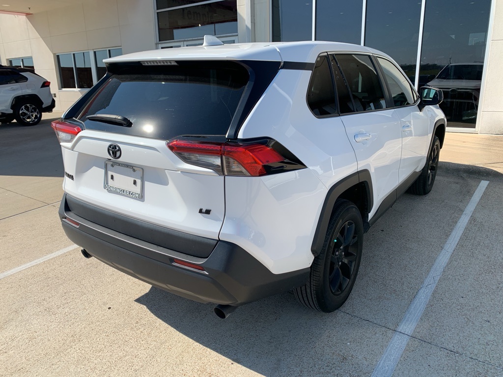 2022 Toyota RAV4 LE photo 2