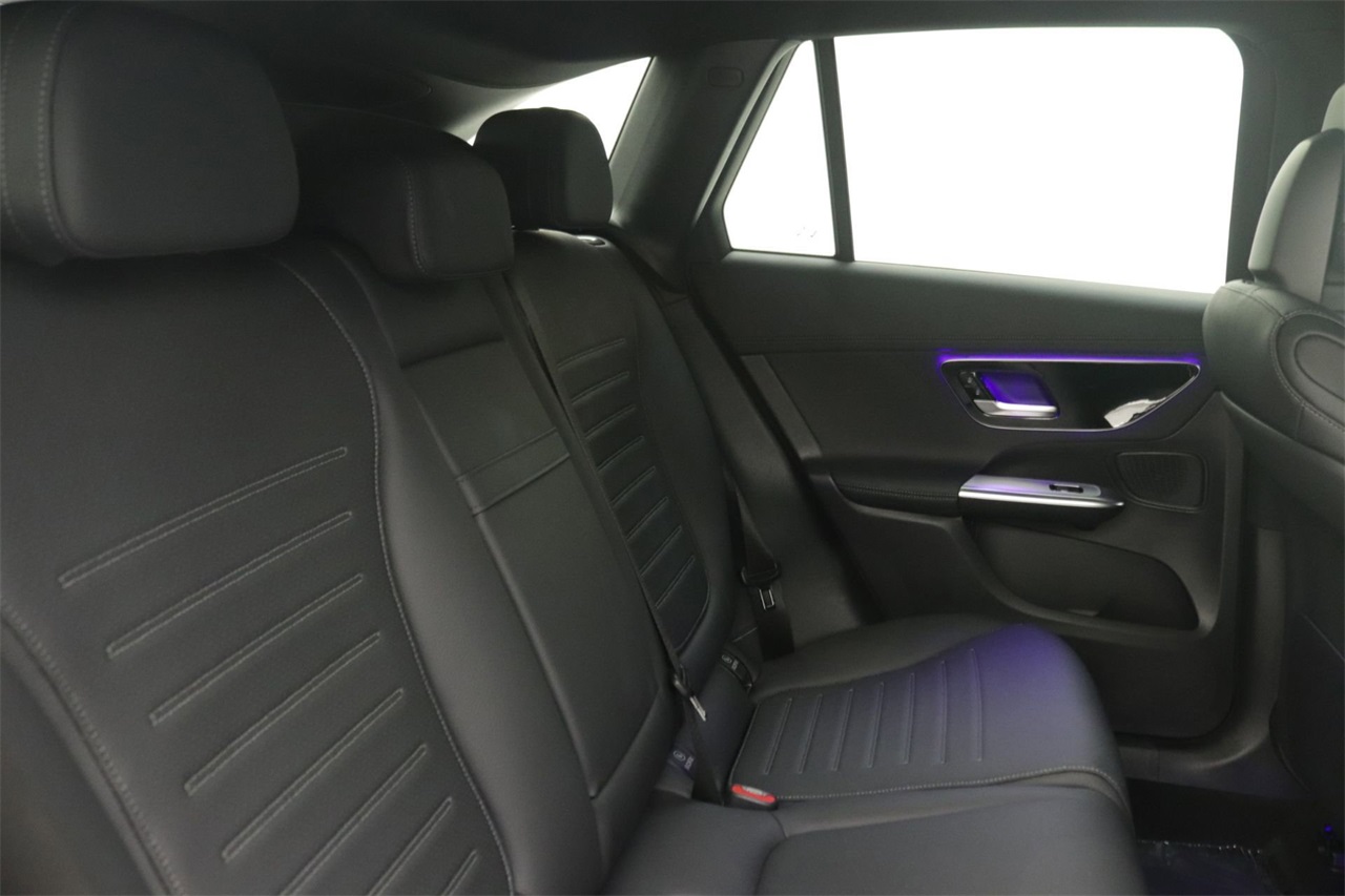 2026 Mercedes Benz GLC 300 photo 7
