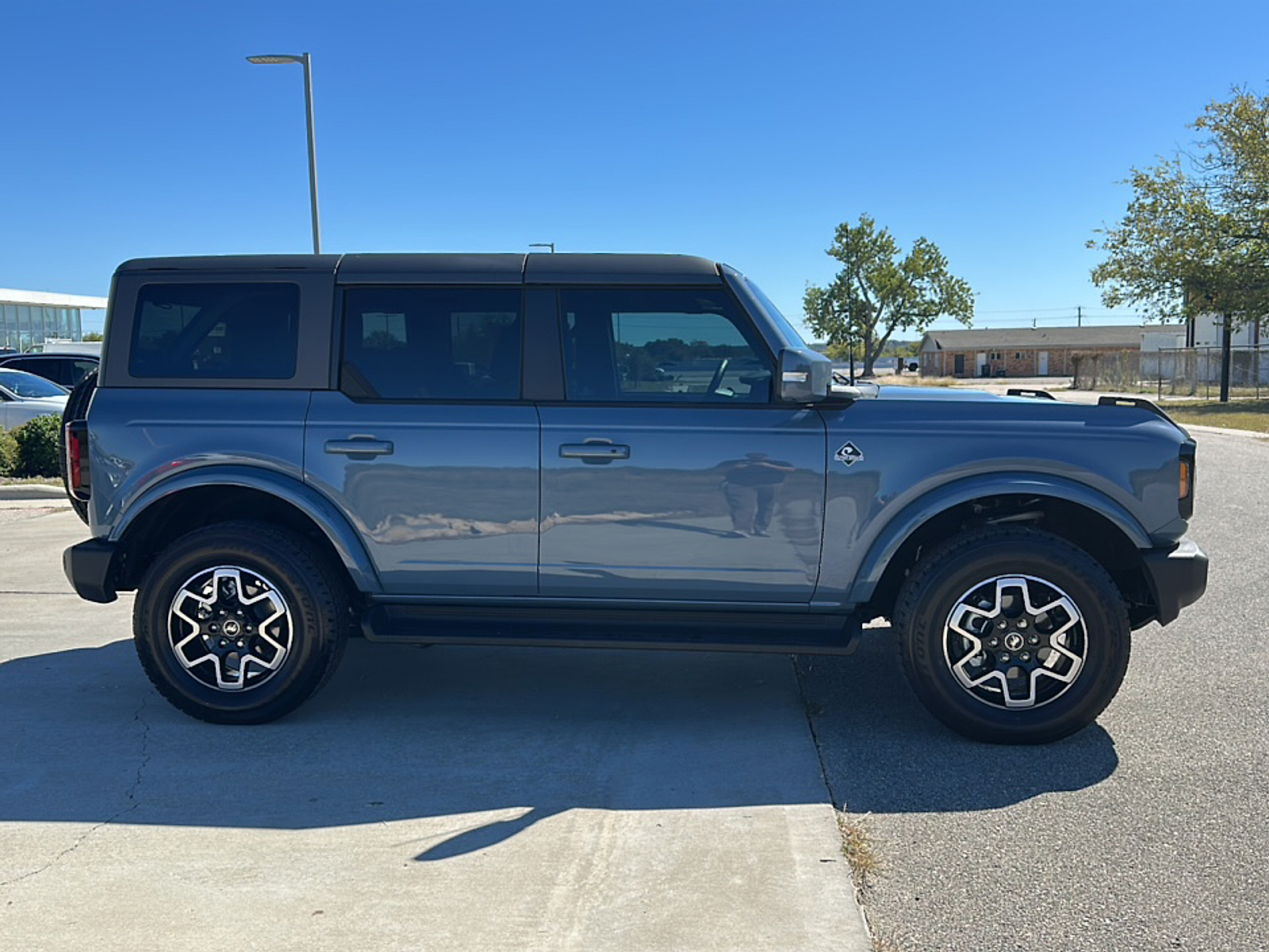 2025 Ford Bronco Outer Banks photo 3