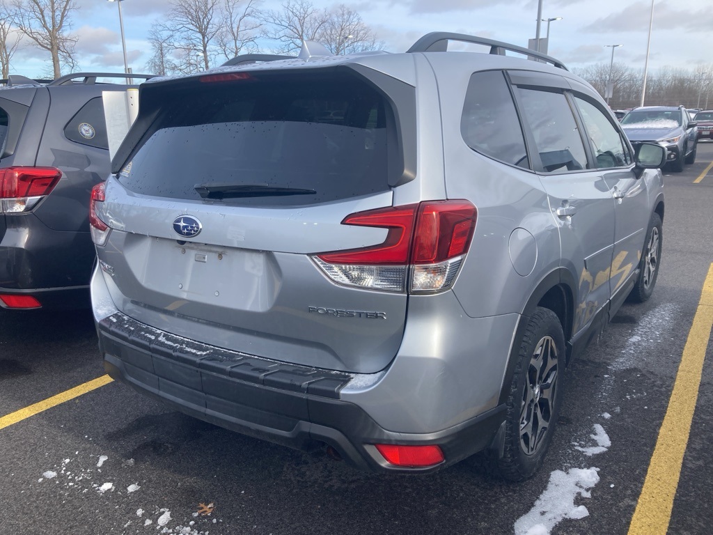 2019 Subaru Forester Premium photo 2