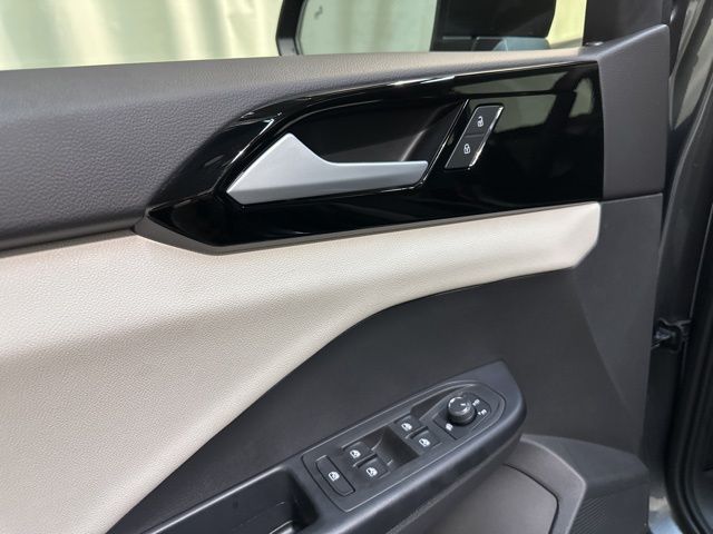 2025 Volkswagen Taos S photo 11