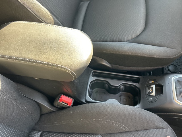 2023 Jeep Renegade Latitude Upland photo 18