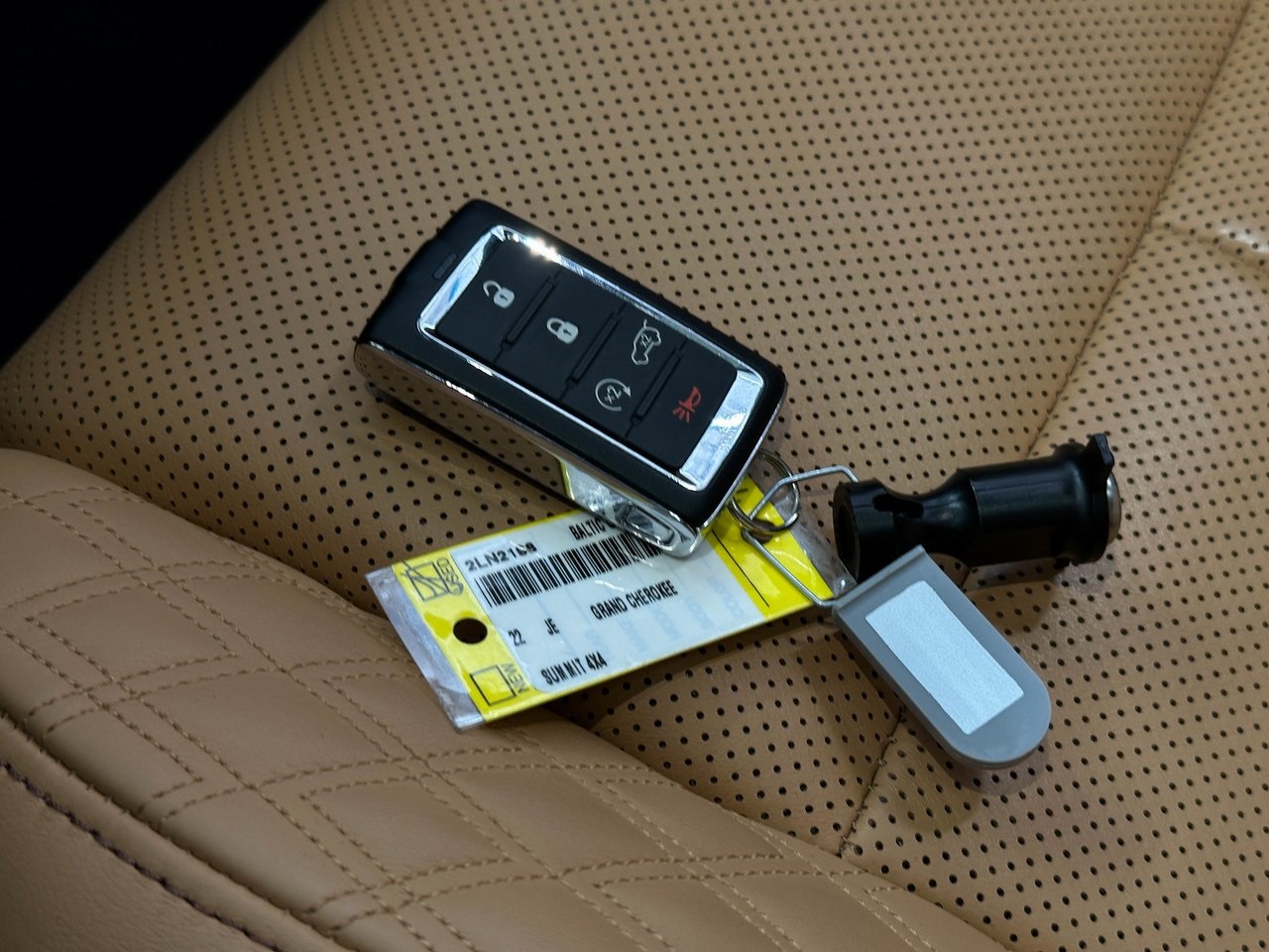 2022 Jeep Grand Cherokee Summit photo 16