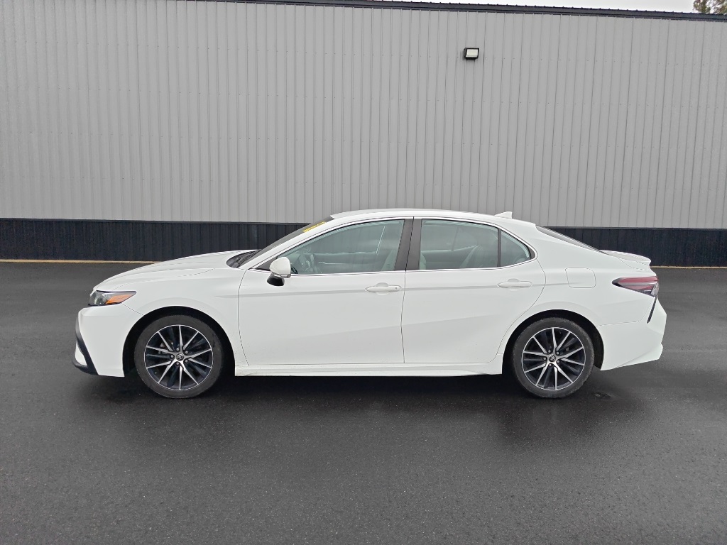 2022 Toyota Camry SE photo 4
