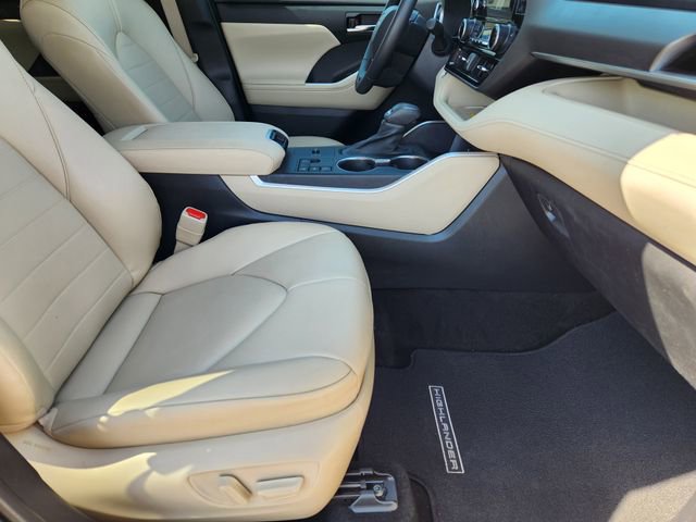 2023 Toyota Highlander L photo 14