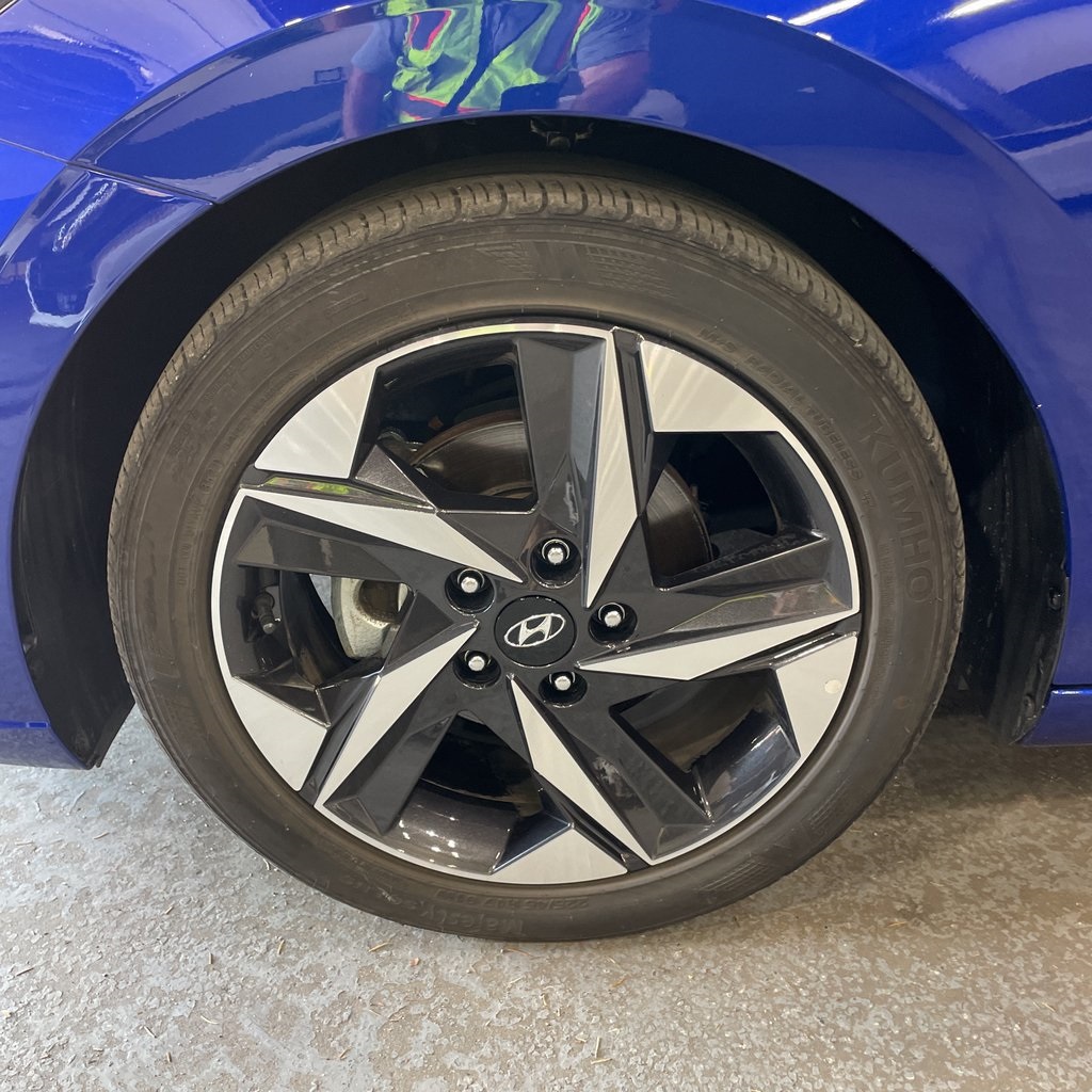 2022 Hyundai Elantra Limited photo 2