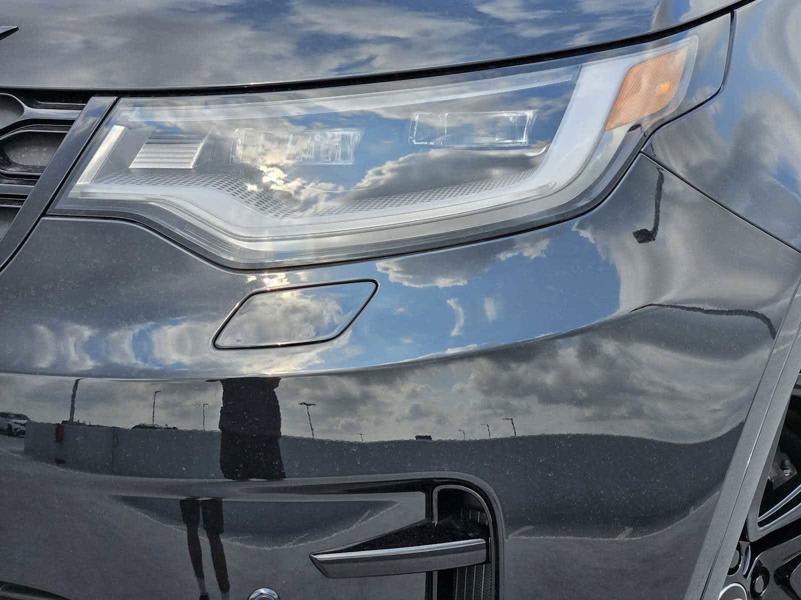 2025 Land Rover Discovery SE photo 8